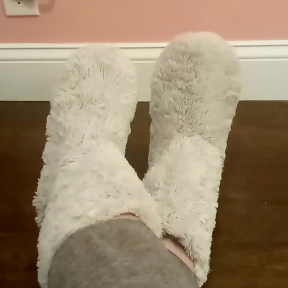 Fluffy slippers - Picture 1 of 2